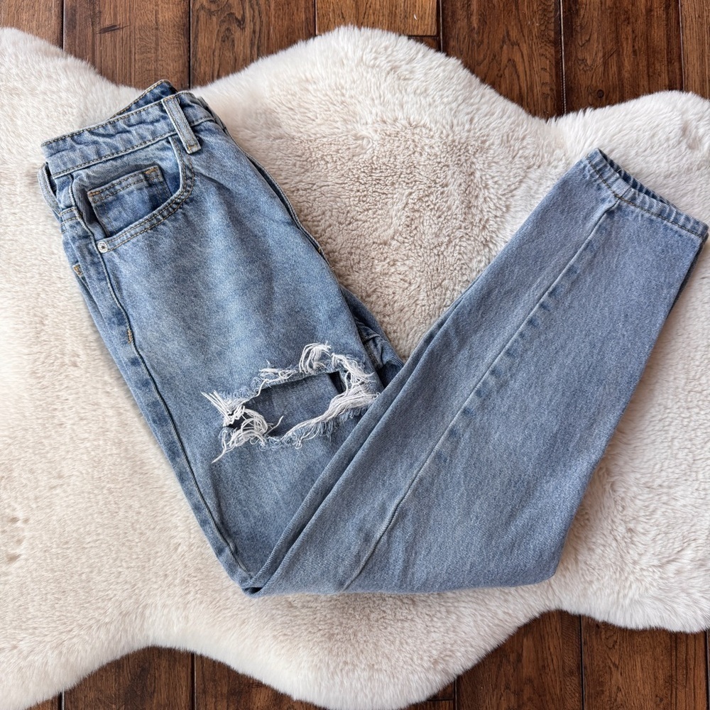Pretty Little Thing High Waisted Light Wash Blue Distressed Jeans Women Size 00P